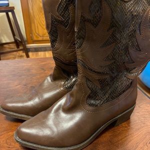 Brown boots. Size 6M. A little worn with western appearance.